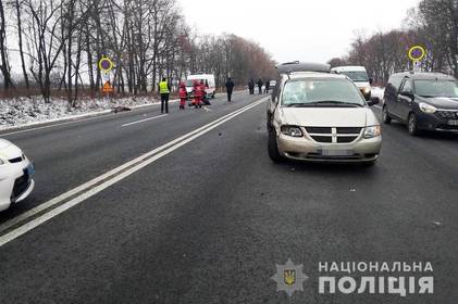 В Калинівському районі під колесами автівки загинула велосипедистка