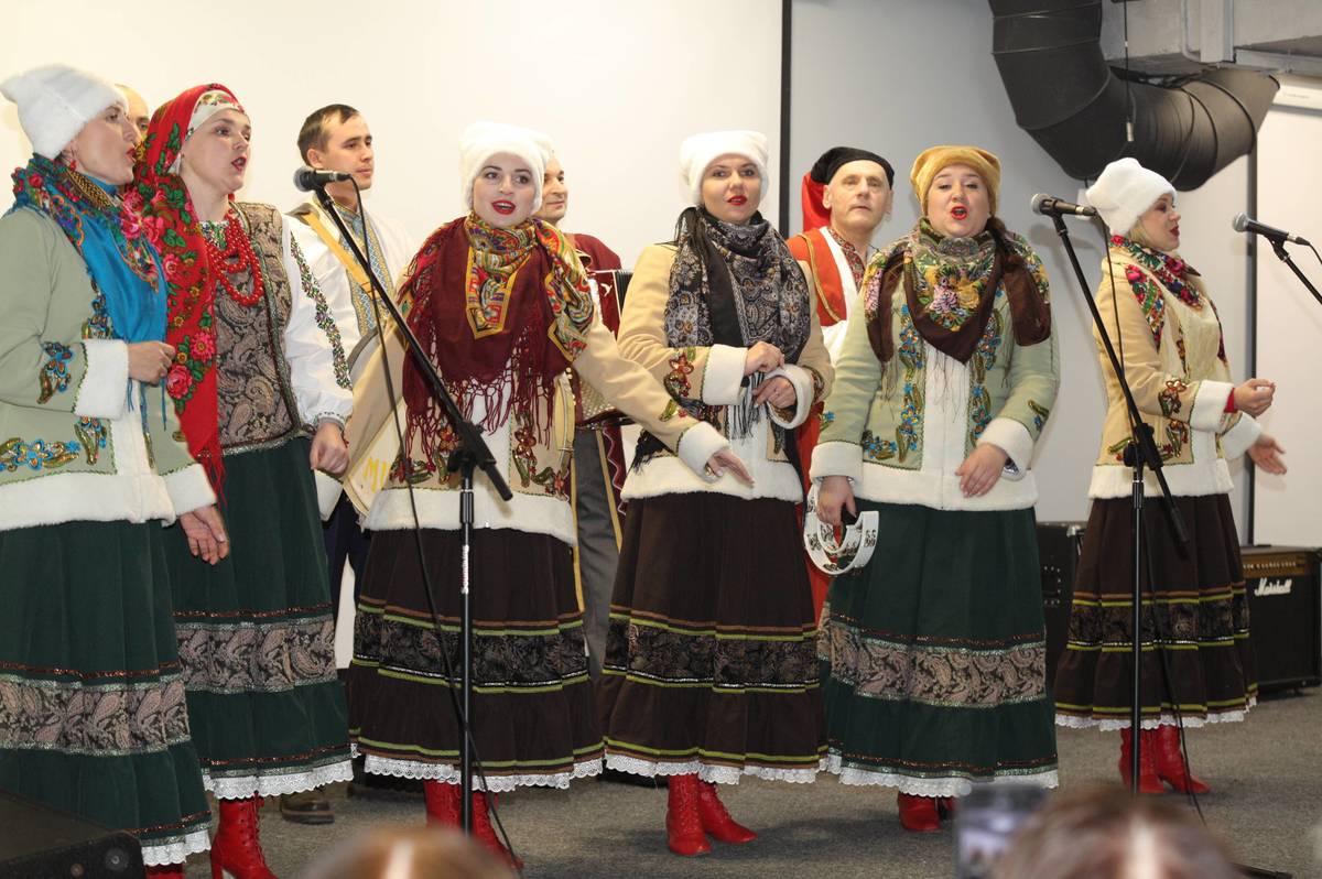 Вінничани від малого до велика об'єднались під час заходу "Колядують зорі на Різдво Христове": деталі та фото