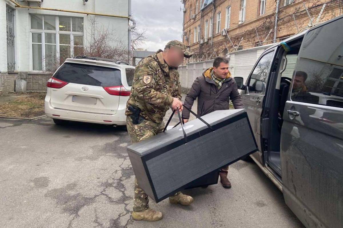 Ми будемо робити все, аби бути надійним тилом для наших Захисників: з Вінниці на передову відправили авіаційний комплекс