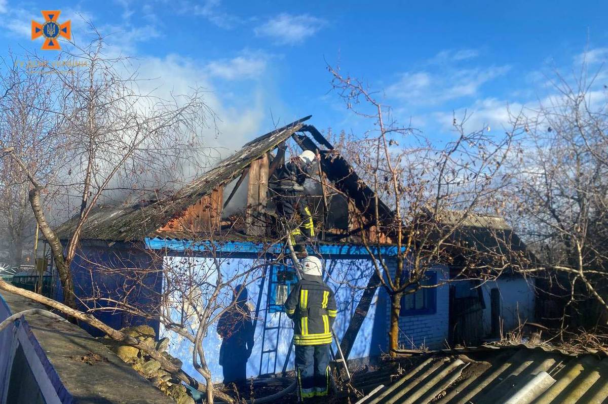 Вогонь пошкодив покрівлю та домашні речі: на Вінниччині горілі літня кухня