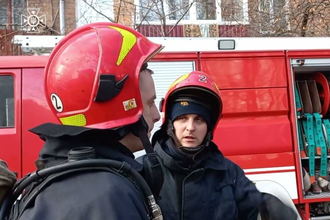 У Вінниці горіла п'ятиповерхівка: рятувальники евакуювали п'ятьох мешканців 