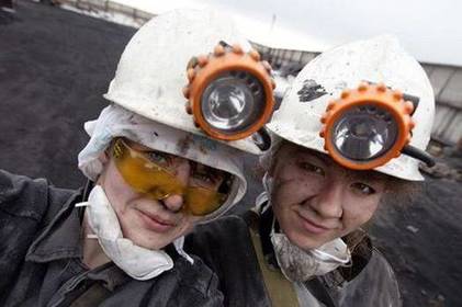 Після повномасштабного вторгнення рф кількість жінок на «чоловічих» посадах збільшилась Після повномасштабного вторгнення рф кількість жінок на «чоловічих» посадах збільшилась