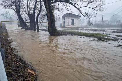 Інтенсивні опади на Закарпатті призвели до підтоплення приміщень та об'єктів нерухомості: деталі