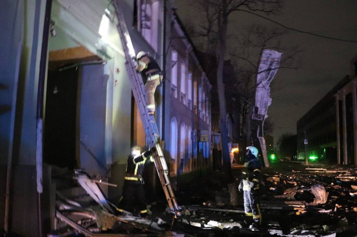 Окупанти тричі за добу обстріляли Харків: що відомо про наслідки обстрілів (деталі та фото)