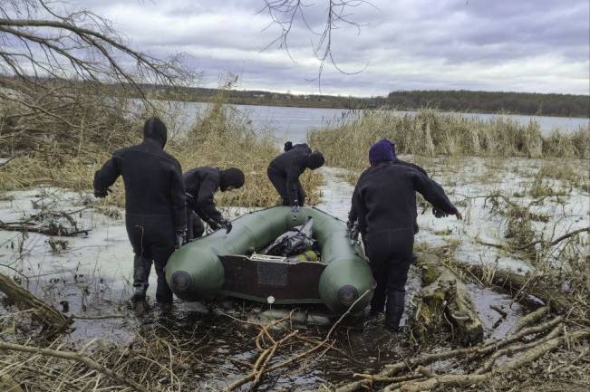 На Вінниччині дістали другого рибалку, який провалився під кригу: чоловік виявився мертвим