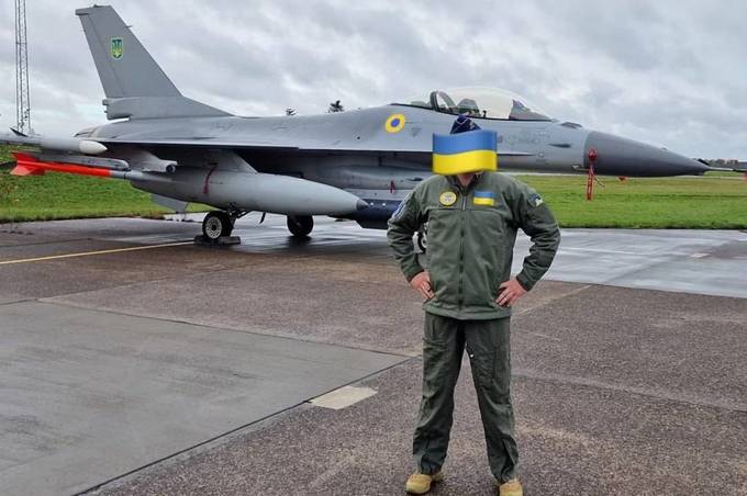 Український льотчик розповів про навчання на винищувачах F-16 та висвітлив фото вже українського літака 