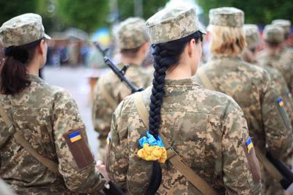 На військові вакансії майже порівну відгукуються жінки й чоловіки На військові вакансії майже порівну відгукуються жінки й чоловіки