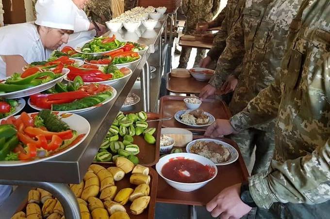 Міноборони планує запровадити нове меню для військових, розроблене професійними кухарями