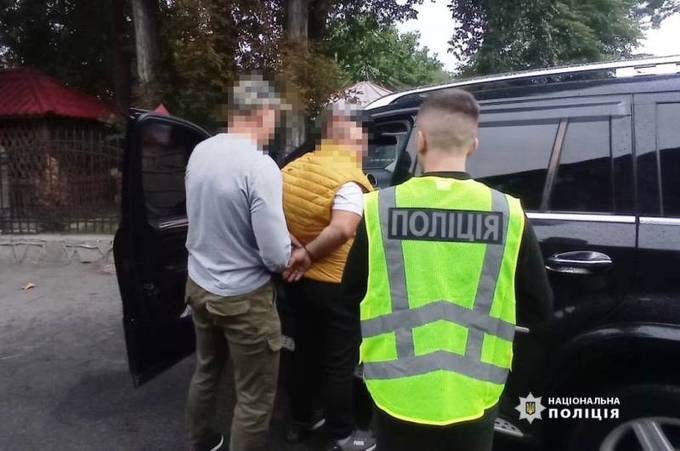 На Вінниччині затримали злочинну групу, яка незаконно переправляла чоловіків за кордон