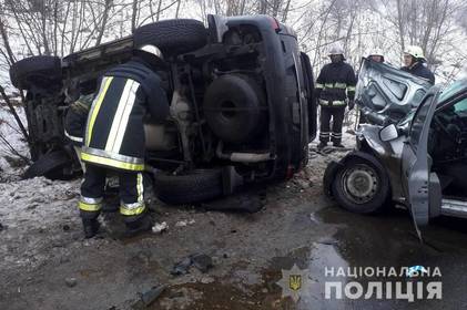 Поліція встановлює обставини аварії, у якій загинуло двоє людей 