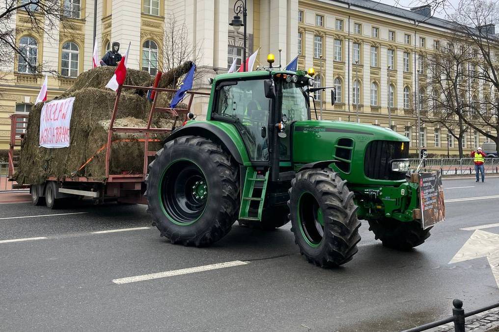 Гучний страйк польських фермерів у Варшаві. Довелося залучати поліцію