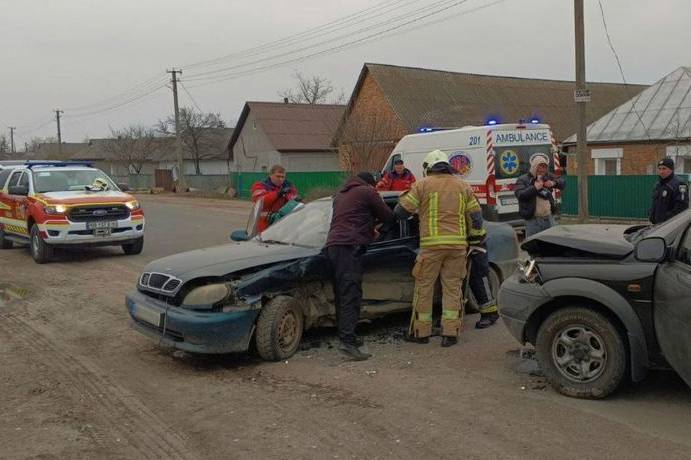 Жінку затисло у автомобілі: подробиці страшної аварії на Вінниччині