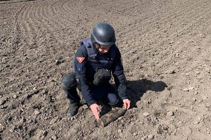 На території приватного сектору на Вінниччині виявили артилерійський снаряд На території приватного сектору на Вінниччині виявили артилерійський снаряд