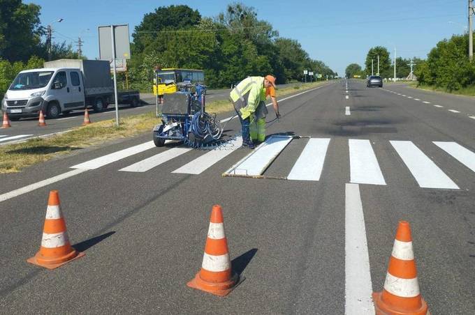 Заграє новими фарбами: у Вінниці стартували роботи з оновлення дорожньої розмітки