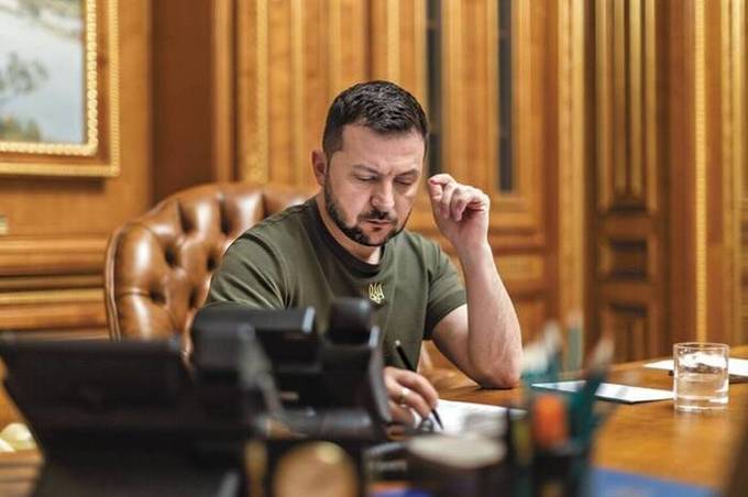 Володимир Зеленський підписав ряд нових указів про звільнення