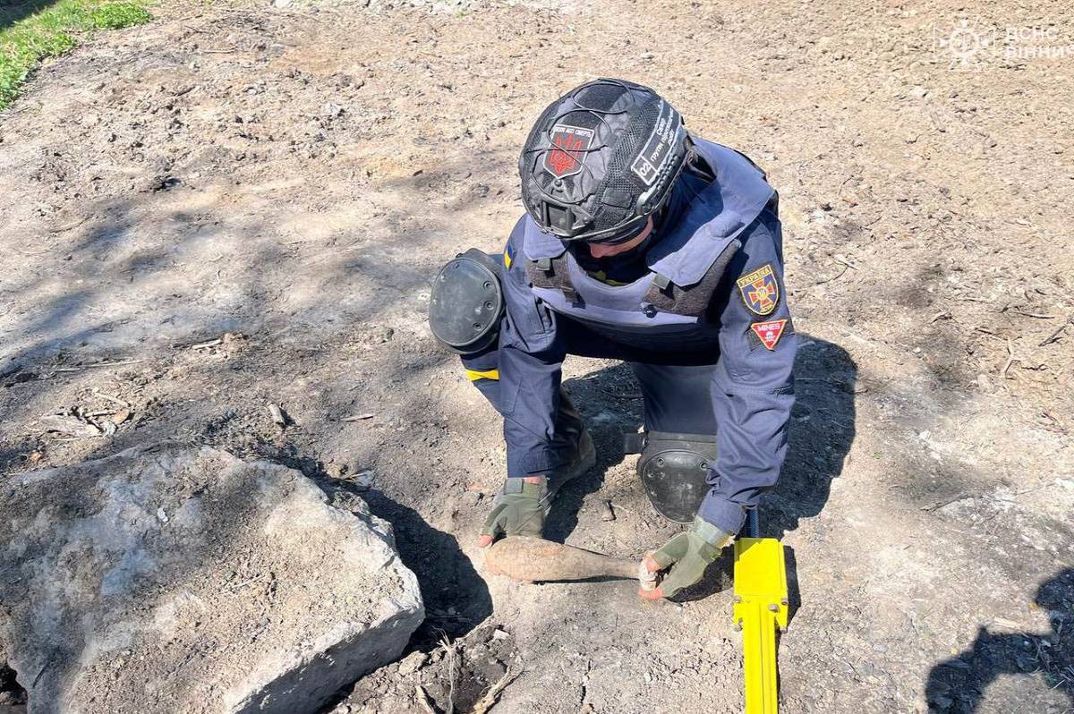 На Вінниччині сапери ДСНС знищили артилерійський снаряд та мінометну міну