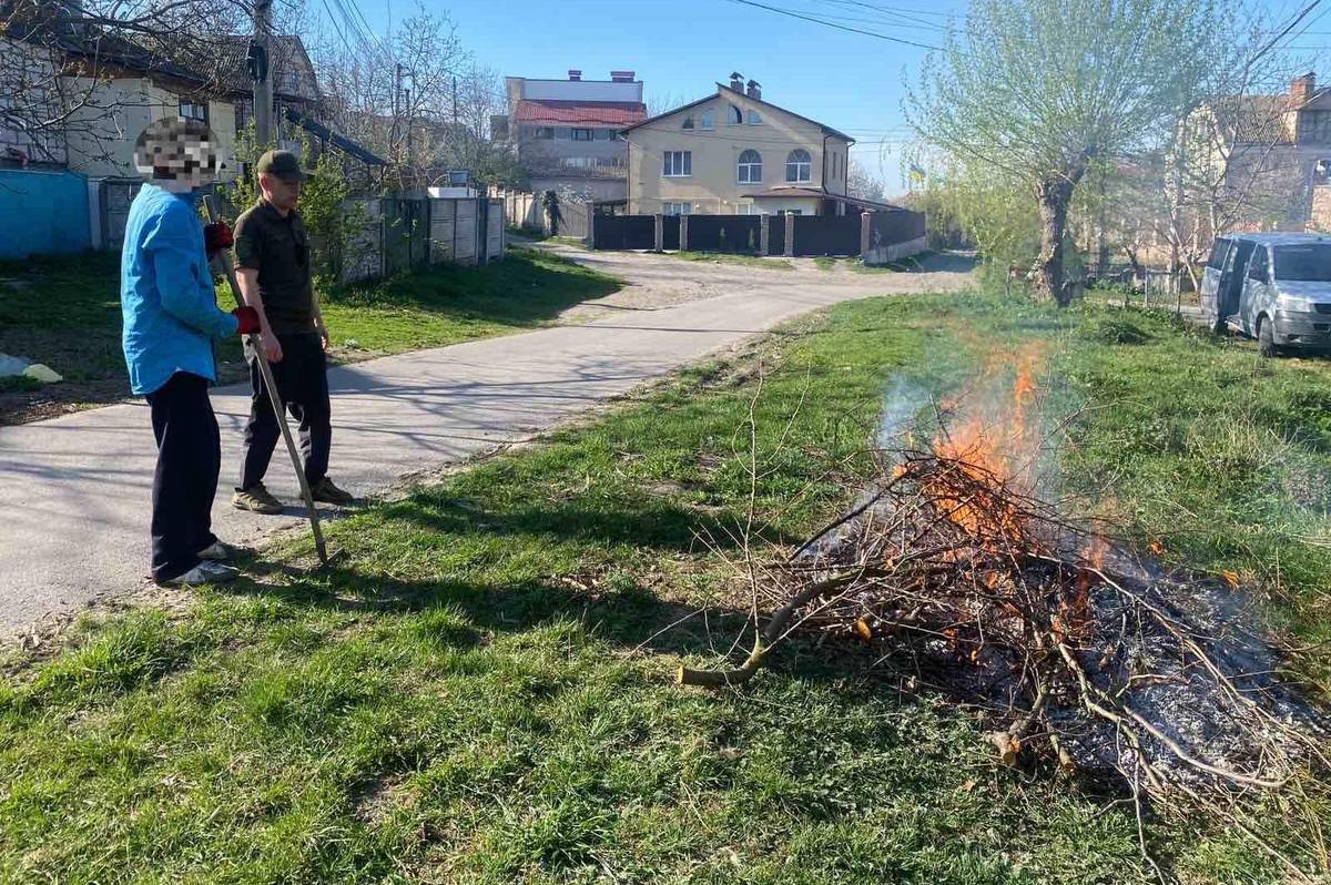 У Вінниці за спалювання сухої рослинності інспектори склали вже 15 протоколів