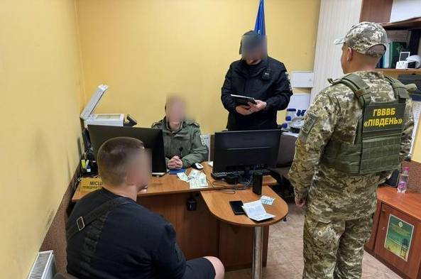 Хотів за кордон, а потрапив в ізолятор: на Вінниччині чоловік намагався дати хабар прикордонникам