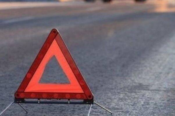 На Вінниччині сталось ДТП з постраждалим: вантажівка в'їхала в дерево