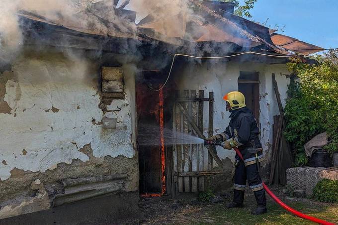 На Вінниччині зайнялась господарська будівля: що відомо про наслідки пожежі