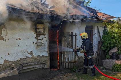 На Вінниччині зайнялась господарська будівля: що відомо про наслідки пожежі