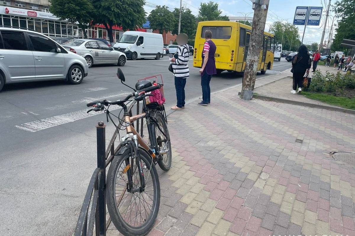 У Вінниці маршрутка збила велосипедиста: що відомо про травмованого чоловіка