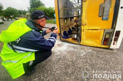 Поблизу Вінниці потрапив в ДТП пасажирський автобус: офіційні подробиці аварії та відео 