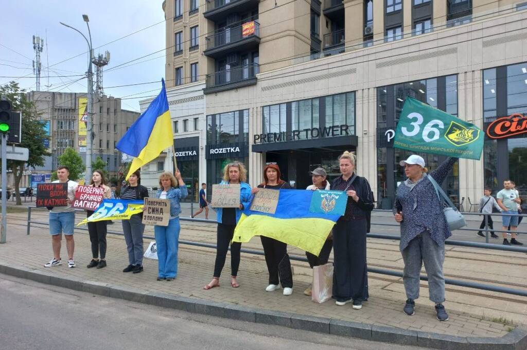 Полон вбиває: чому важливо приходити на акції-нагадування про бійців «Азову»