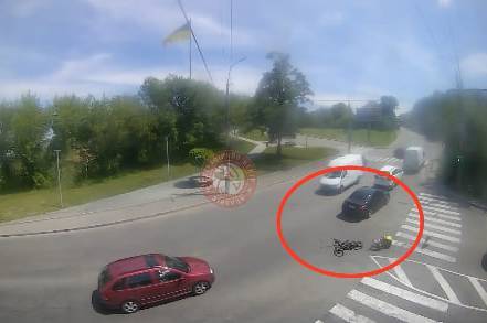 У Вінниці авто збило велосипедиста: подробиці та фото аварії