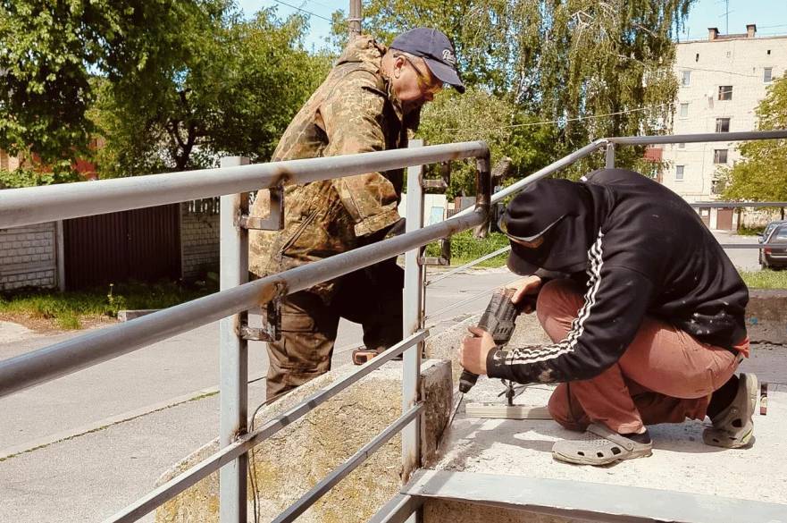 У Вінниці біля будинку на Академіка Янгеля, 58 встановлять пандус-підйомник: хто фінансує роботи