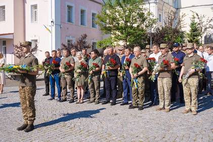 До Дня Конституції у Вінниці вшанували пам’ять героїв (ФОТО)