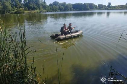 Зі ставка на Вінниччині рятувальники дістали тіло чоловіка