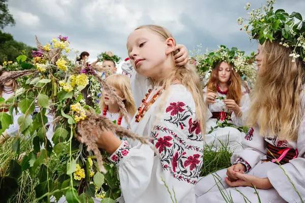 Чому сьогодні категорично не можна брехати та розповідати чужі секрети: все про цей день