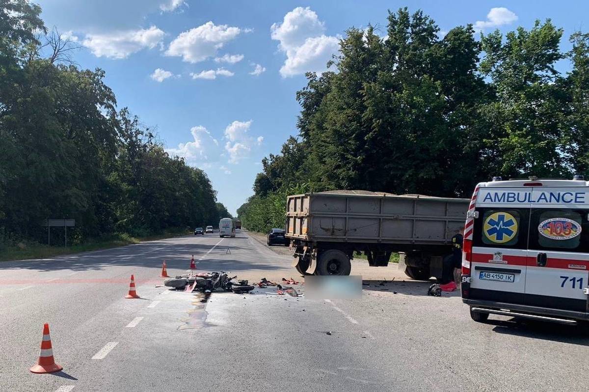 На Вінниччині сталась серія ДТП, внаслідок яких є постраждалі та загиблі (фото)