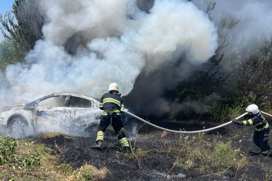 Надзвичайники за добу ліквідували 24 пожежі на Вінниччині: подробиці та фото