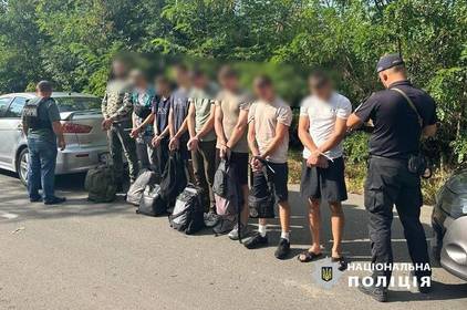 Під час спроби незаконного перетину кордону затримали групу чоловіків: подробиці