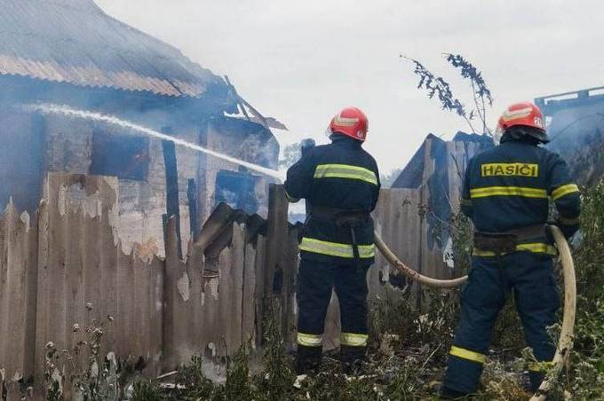 На Вінниччині пожежа знищила стерню та господарську будівлю: подробиці та фото