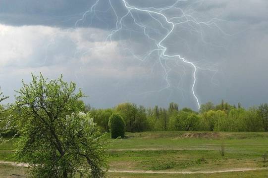 На Вінниччину наближається гроза: попередження синоптиків