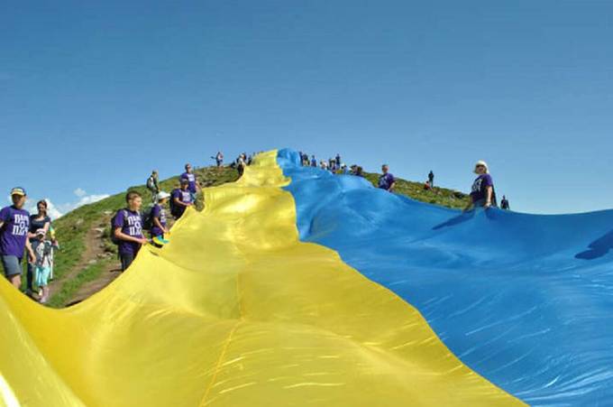 Чому сьогодні не варто підмітати і мити підлогу в домі: все про цей день