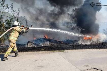 Горіла покрівля, побутова техніка та домашні речі: на Вінниччині спалахнула літня кухня