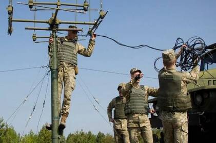 День фахівця радіоелектронної боротьби Збройних Сил України: привітання українською у листівках та прозі