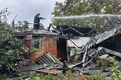 На Вінниччині пожежа охопила господарчу будівлю та гараж: подробиці