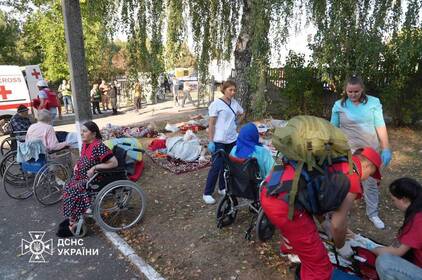 Росіяни обстріляли пансіонат у Сумах: є загиблі та поранені (фото)