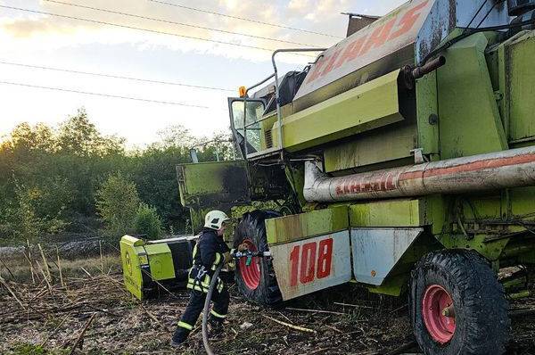 На Вінниччині горіли комбайн, господарча будівля, очерет і фруктові дерева