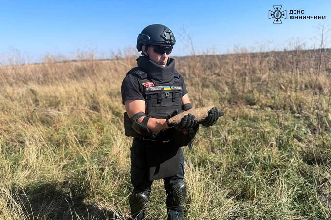 Поблизу Вінниці сапери знищили небезпечний снаряд, який просто в полі знайшли люди 