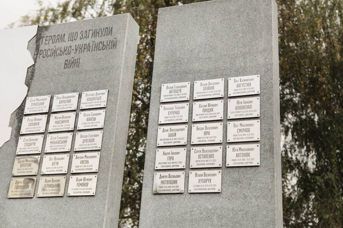 У вінницьких ліцеях № 13, 29 та 32 на честь загиблих воїнів-випускників відкрили пам’ятні знаки