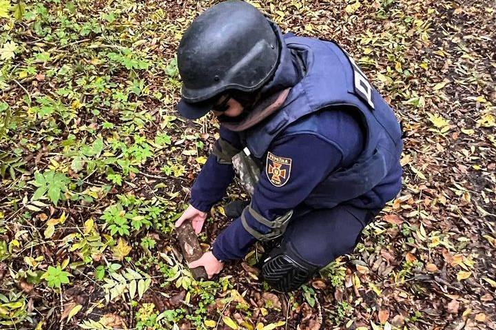 На відкритій території у Вінниці виявили артилерійський снаряд: подробиці