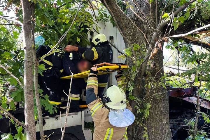 На Вінниччині водій вантажівки потрапив у жахливу ДТП: подробиці