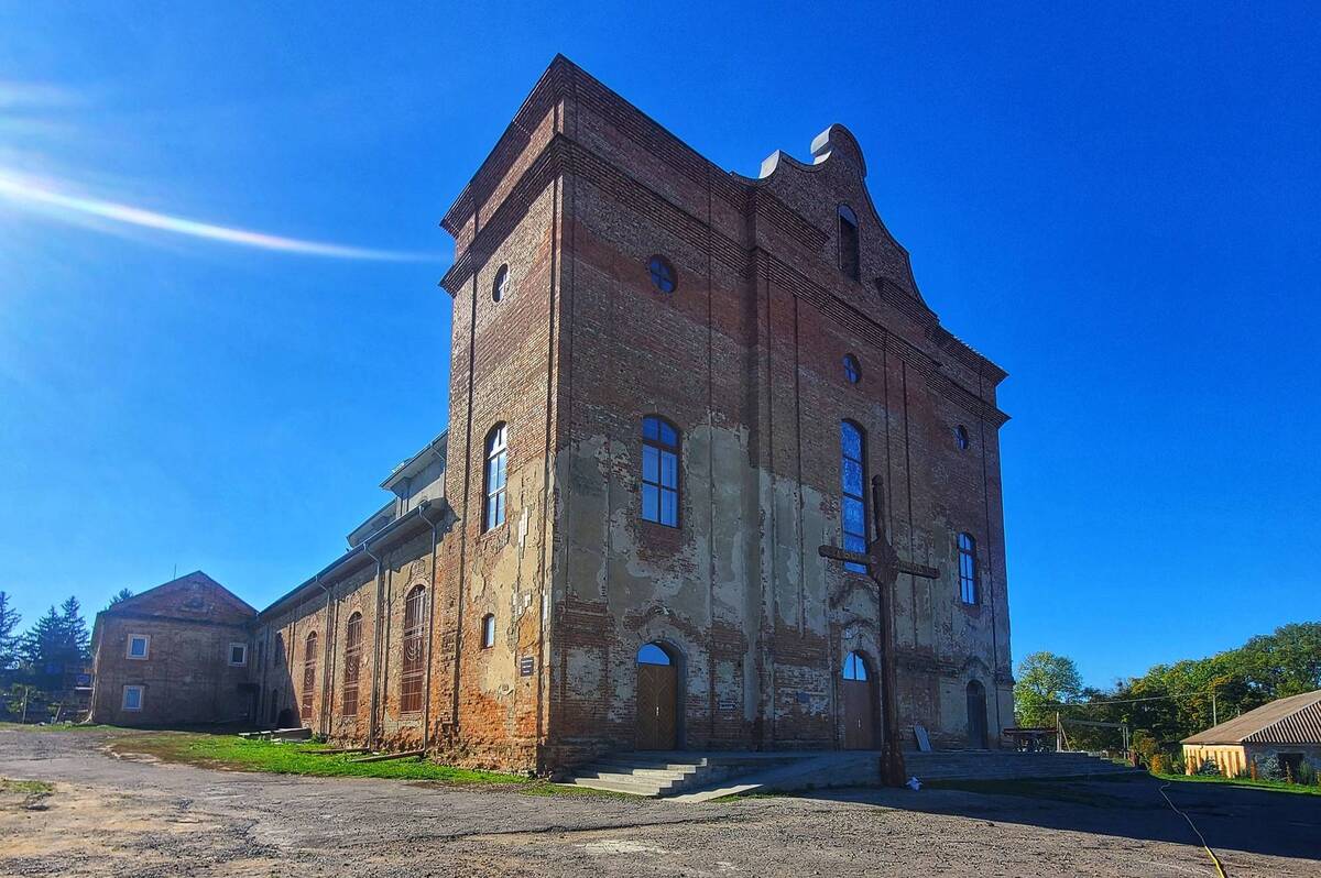 На Вінниччині відновлюють один з найбільших старовинних костелів (фото)