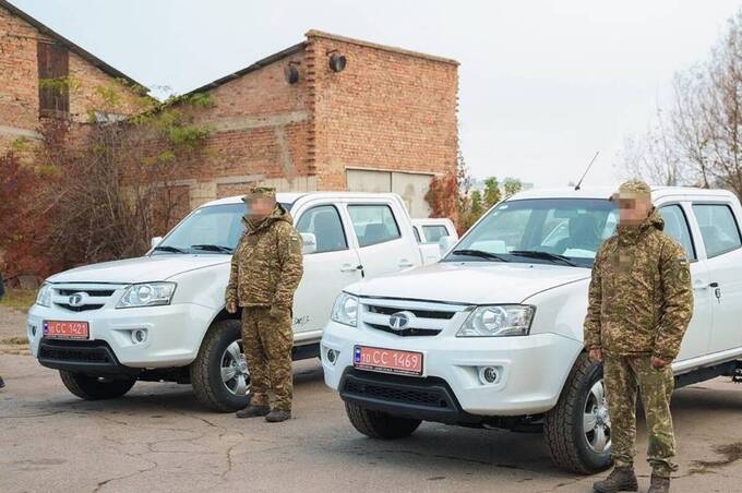 Міжрегіональний координаційний гуманітарний штаб передав мобільним вогневим групам двох військових частин вісім позашляховиків та комплекс безпілотників «Пегасус»